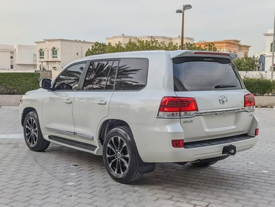 TOYOTA LAND CRUISER 2019 DIESEL V8 D-4D GCC ACCIDENT FREE IN EXCELLENT CONDITION-15