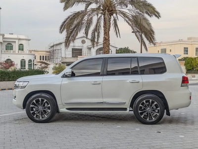 TOYOTA LAND CRUISER 2019 DIESEL V8 D-4D GCC ACCIDENT FREE IN EXCELLENT CONDITION-16