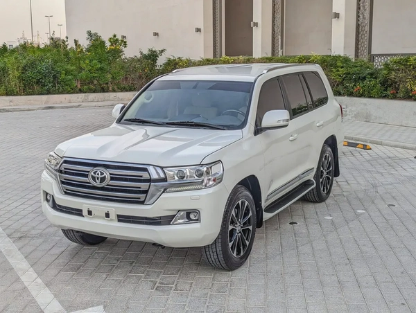 TOYOTA LAND CRUISER 2019 DIESEL V8 D-4D GCC ACCIDENT FREE IN EXCELLENT CONDITION