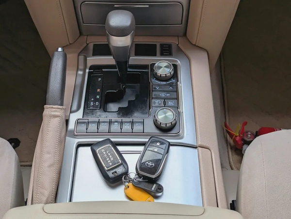 TOYOTA LAND CRUISER 2019 DIESEL V8 D-4D GCC ACCIDENT FREE IN EXCELLENT CONDITION