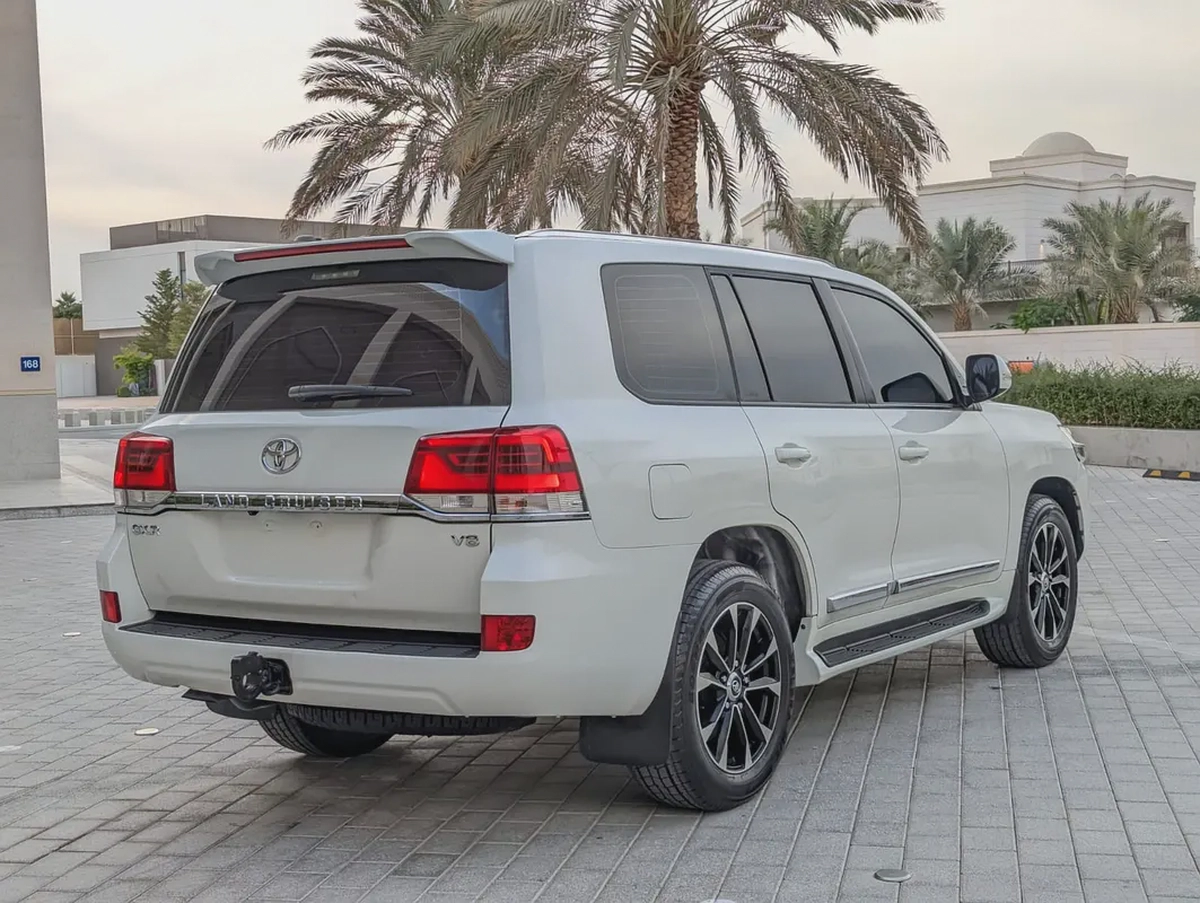 TOYOTA LAND CRUISER 2019 DIESEL V8 D-4D GCC ACCIDENT FREE IN EXCELLENT CONDITION-14-14