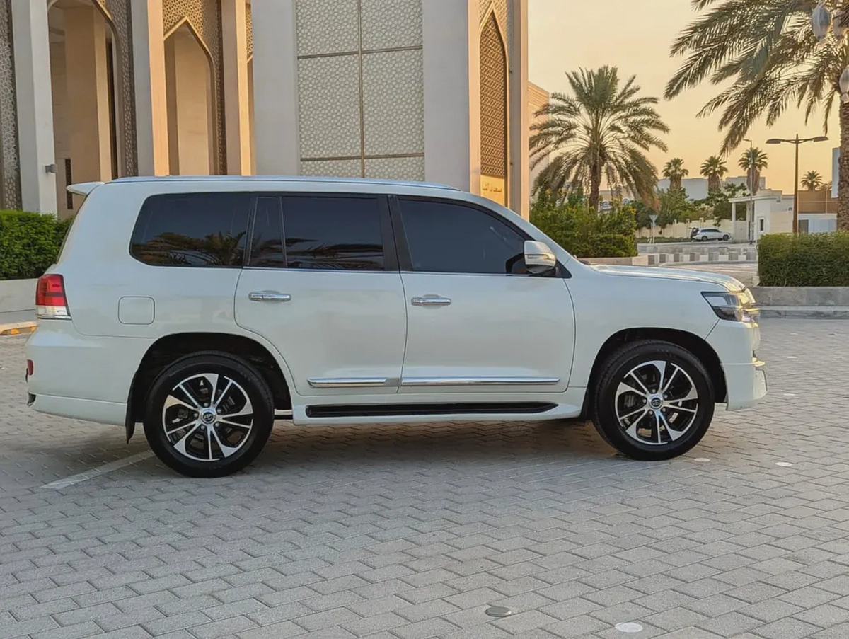 Toyota Land Cruiser 2018 GXR Top Full Option | GCC Specs | V8 4.6L |
