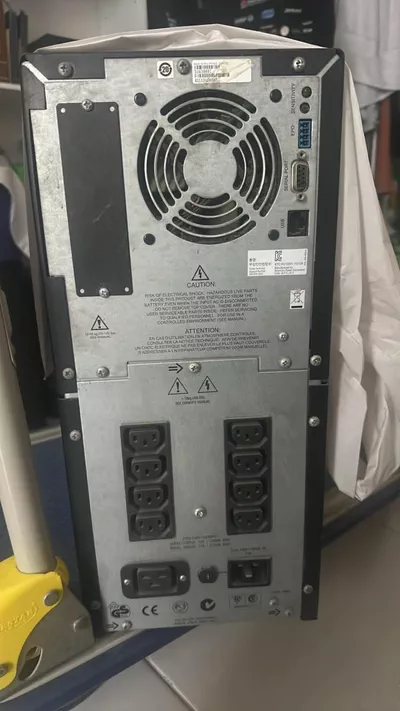 APC Smart-UPS 3000-1