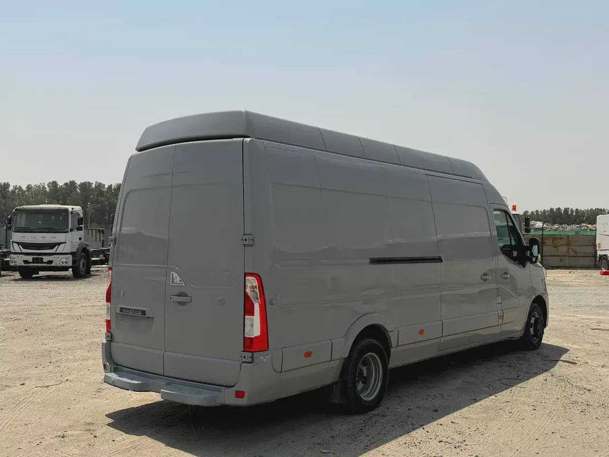 Renault Master 2021 2.3T Panel Van L4H3 - GCC Specs - Excellent Condition-3-3