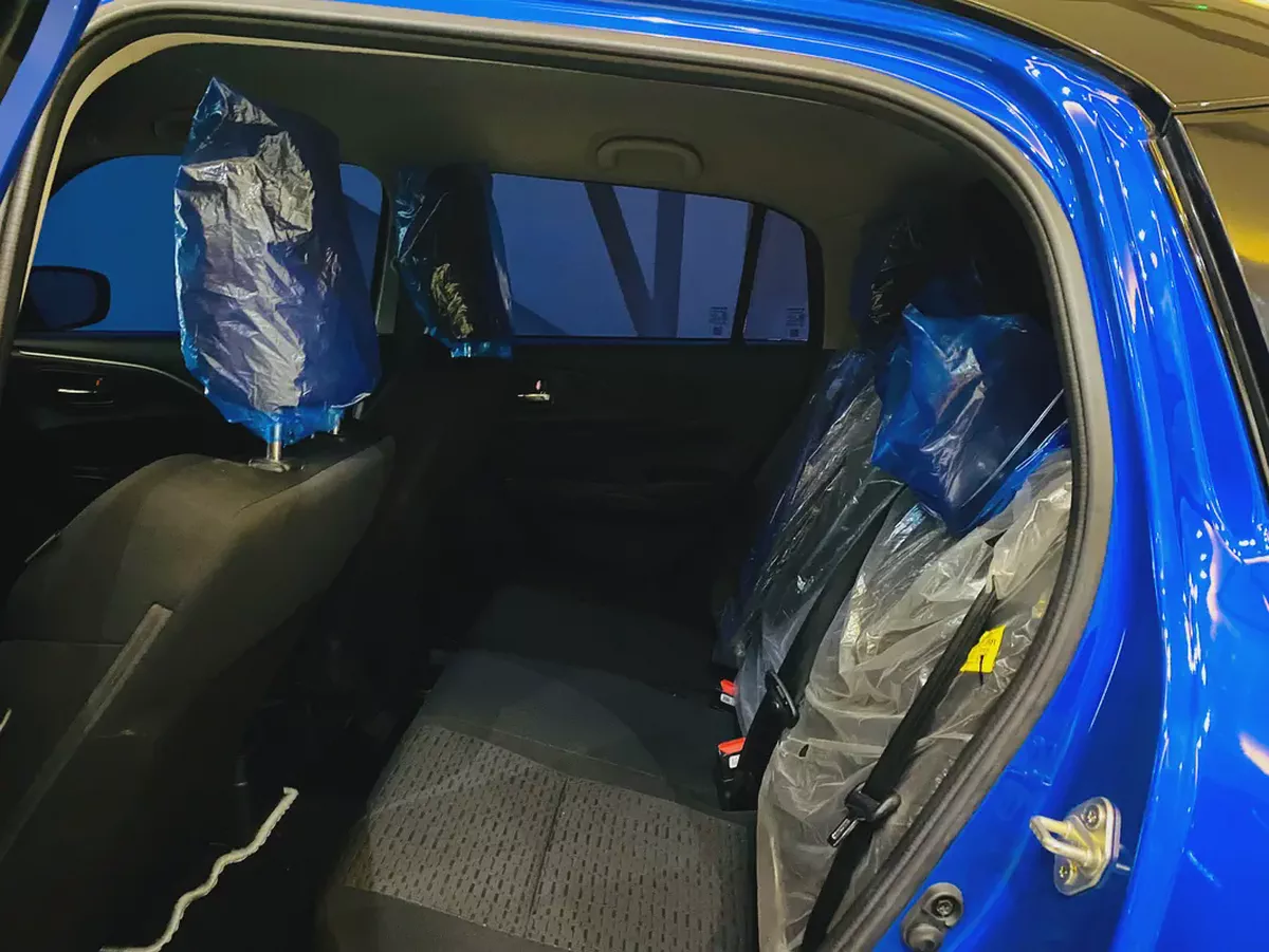 Brand New 2025 Suzuki Swift GLX - GCC Specs -39 Mileage-12-12
