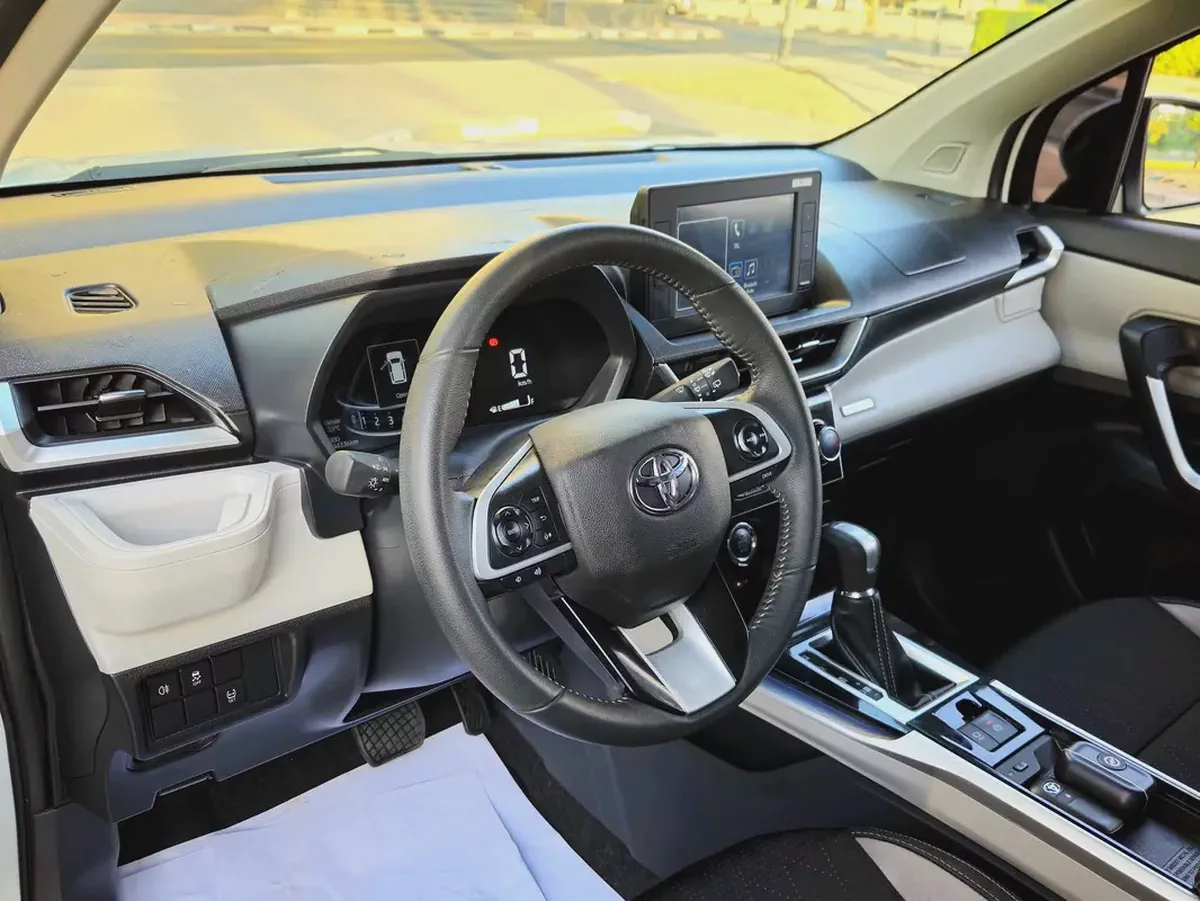 Toyota Veloz GX Cash, Zero Down payment & Inhouse finance  | 7-Seater | GCC Specs-6-6