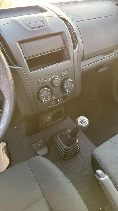 Isuzu D-MAX STD Isuzu DMax 2.5L-10