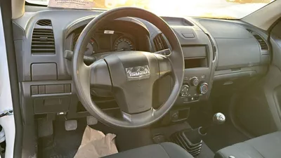 Isuzu D-MAX STD Isuzu DMax 2.5L-6