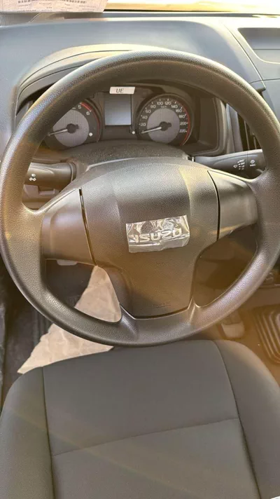 Isuzu D-MAX STD Isuzu DMax 2.5L-7
