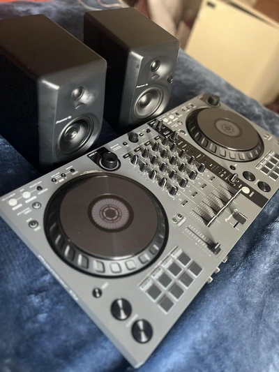 DDJ FLX6 + monitors-0
