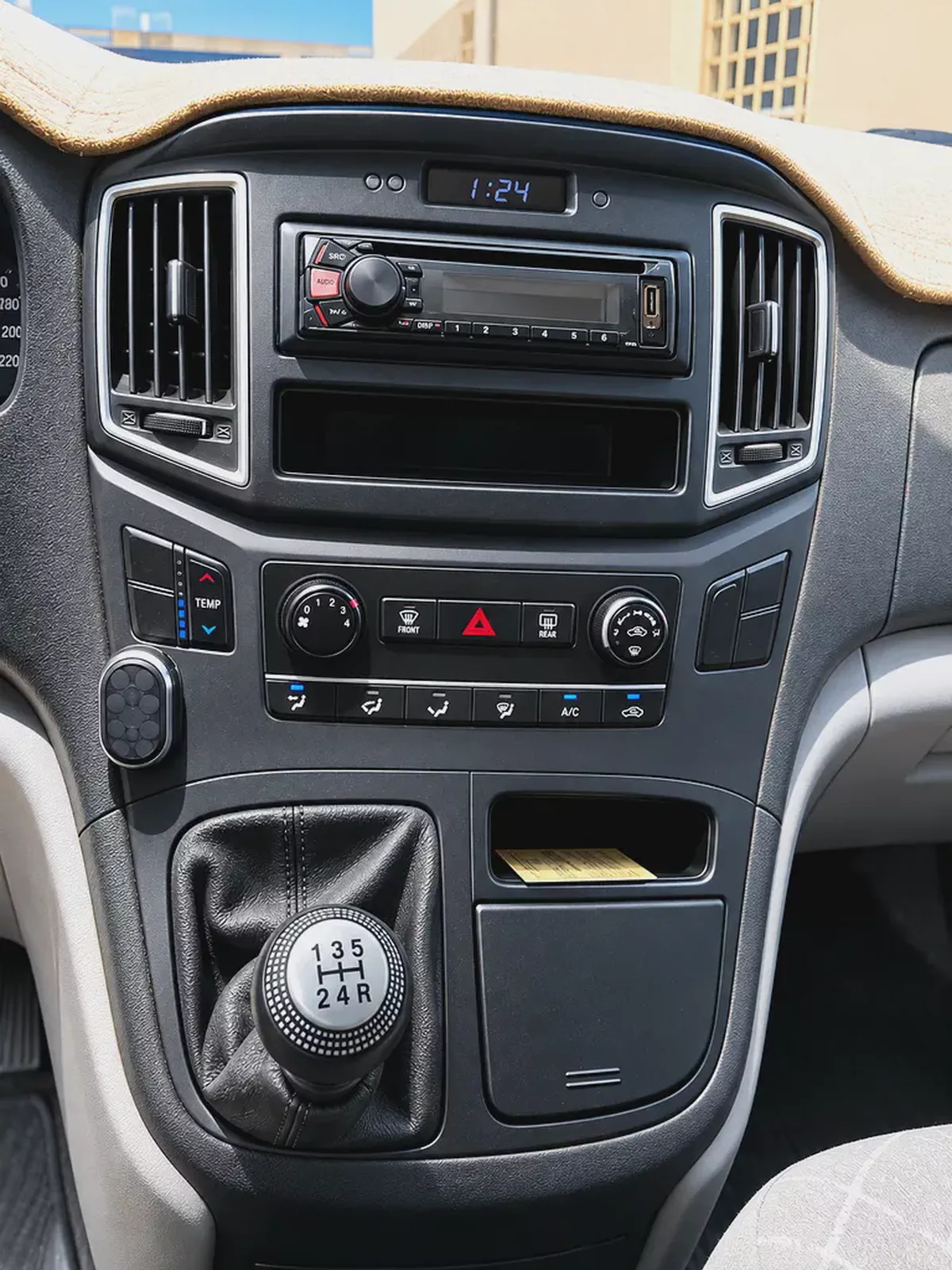 2016 Hyundai H1 GL GCC Specs-7-7