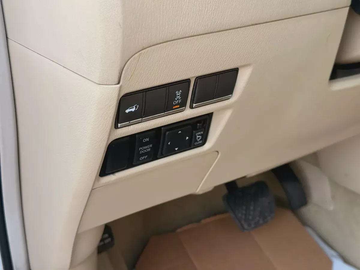 Nissan Patrol 2012 LE Platinum GCC Specs - Well Maintained-14-14