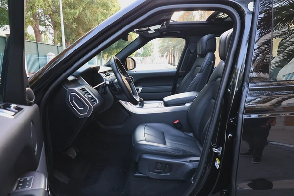 Range Rover Sport -2020-142000KM-GCC SPECS-EXCELLENT CONDITION SVR KIT at agency fix