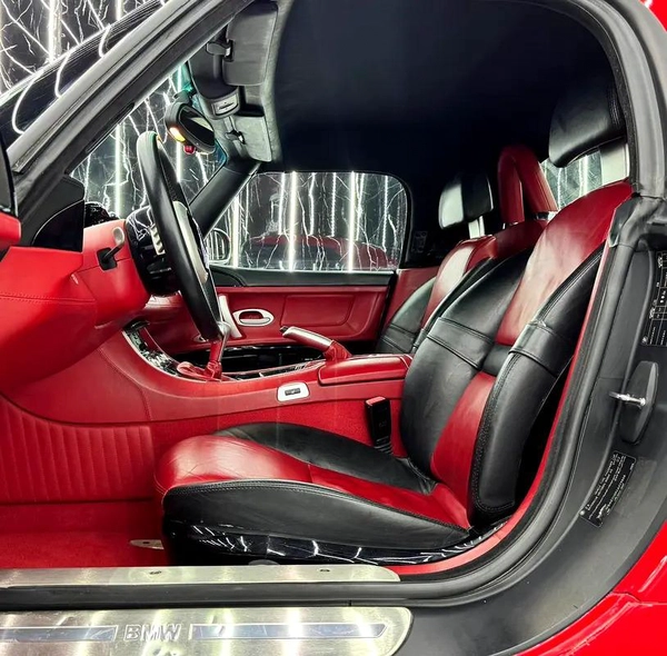 BMW Z8 2002 | GCC Specs | Excellent | 4.9L V8 | 6 Speed Manual