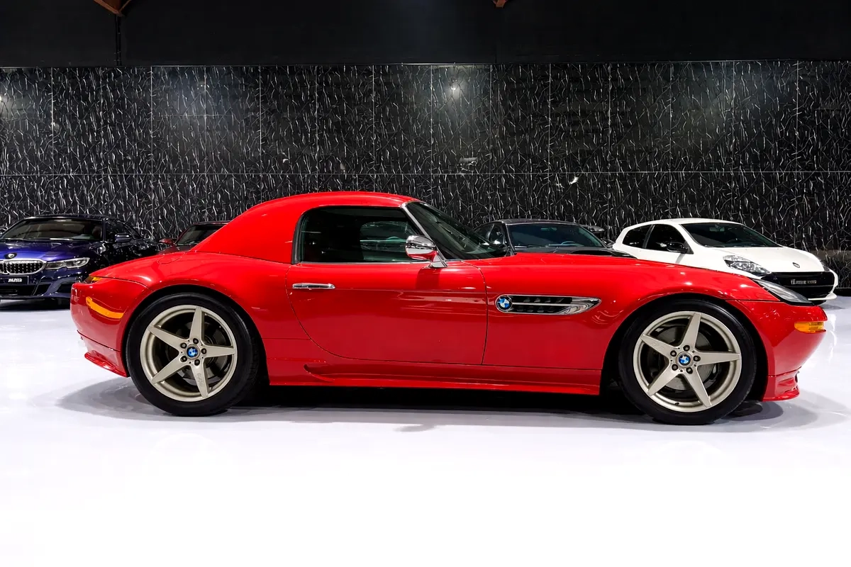 BMW Z8 2002 | GCC Specs | Excellent | 4.9L V8 | 6 Speed Manual-14-14