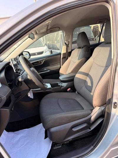 Toyota RAV4 LE Toyota RAV4 4X4 2024-6
