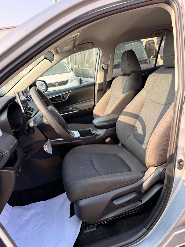 Toyota RAV4 LE Toyota RAV4 4X4 2024