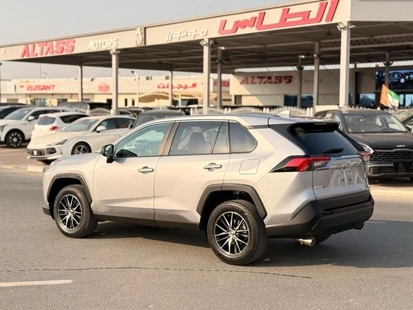 Toyota RAV4 LE Toyota RAV4 4X4 2024