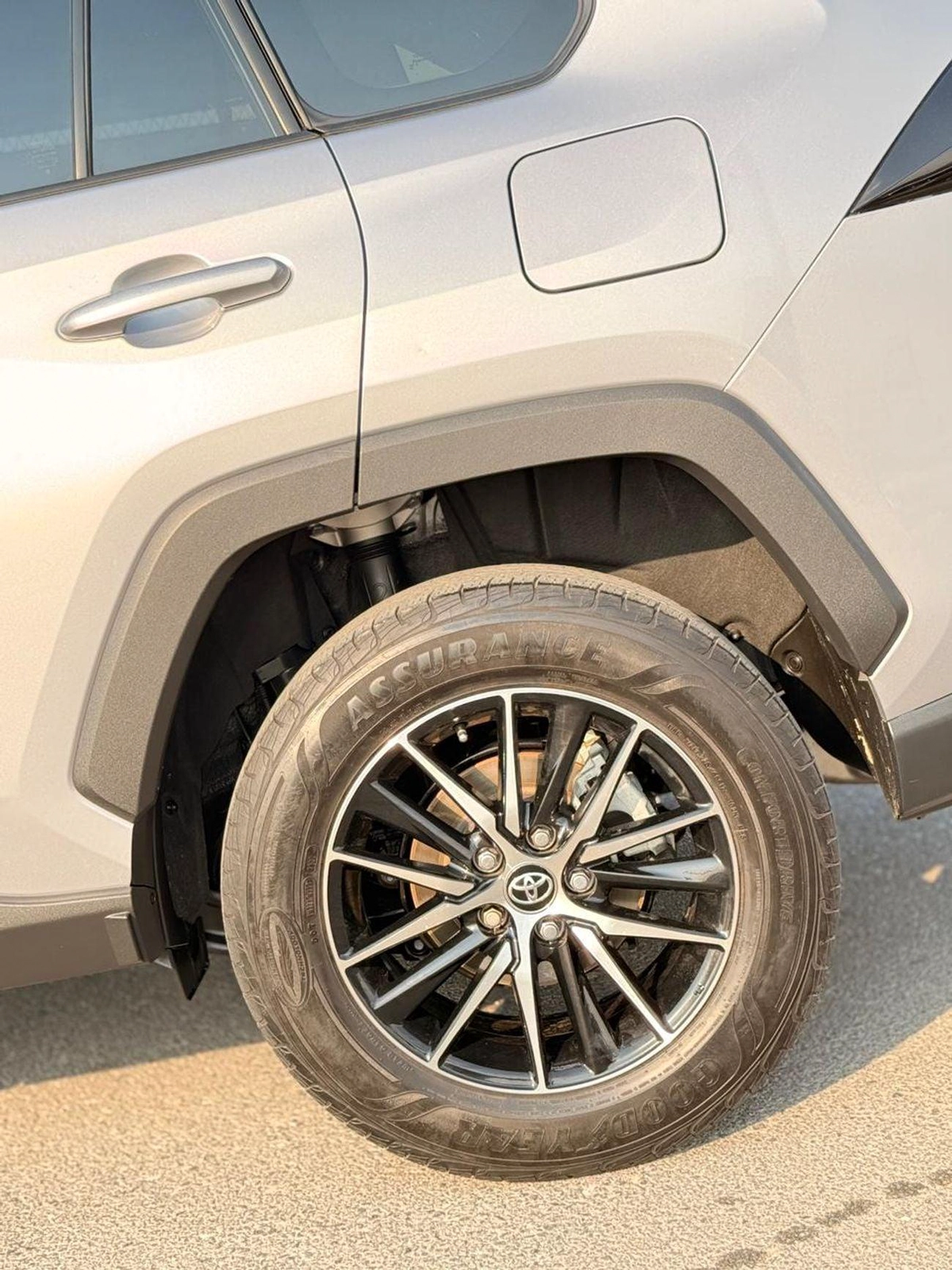 Toyota RAV4 LE Toyota RAV4 4X4 2024-12-12