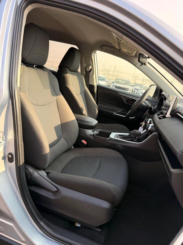 Toyota RAV4 LE Toyota RAV4 4X4 2024