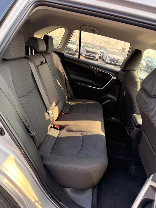 Toyota RAV4 LE Toyota RAV4 4X4 2024