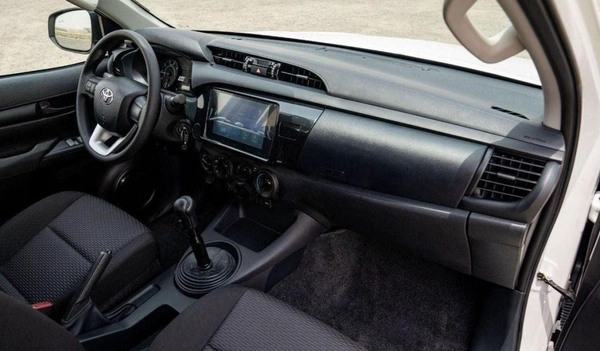 Toyota Hilux GL 2.4L Double Cab Utility