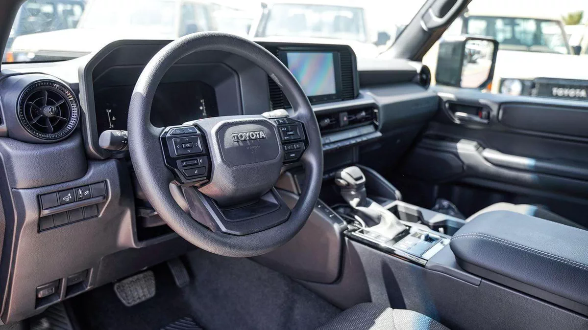 Toyota Prado PRADO URBAN 2.4 L PETROL 2025-3-0