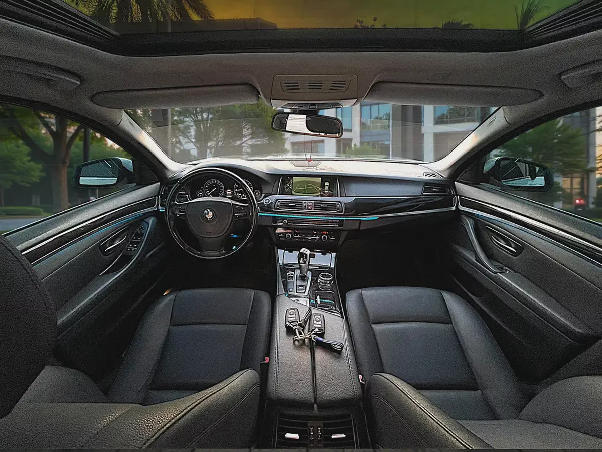 AED 1,800 P.M | BMW 5 SERIES | 520i |EXCLUSIVE | 2015 GCC | ORIGINAL PAINT-10-10