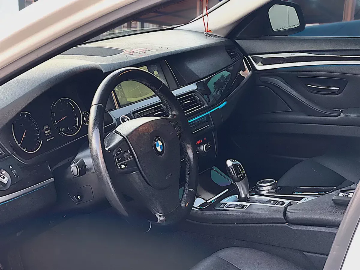AED 1,800 P.M | BMW 5 SERIES | 520i |EXCLUSIVE | 2015 GCC | ORIGINAL PAINT-14-14