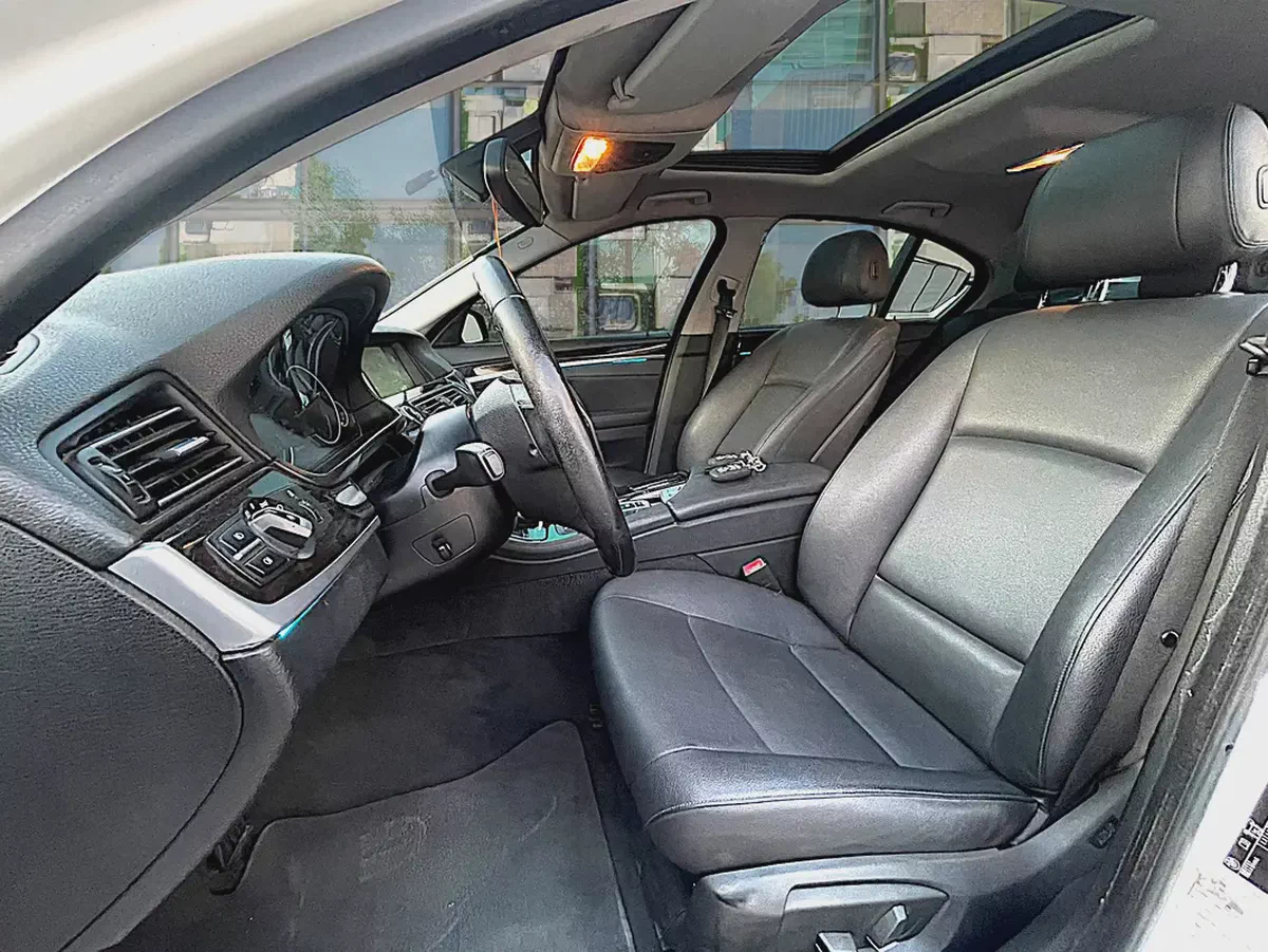 AED 1,800 P.M | BMW 5 SERIES | 520i |EXCLUSIVE | 2015 GCC | ORIGINAL PAINT-16-16