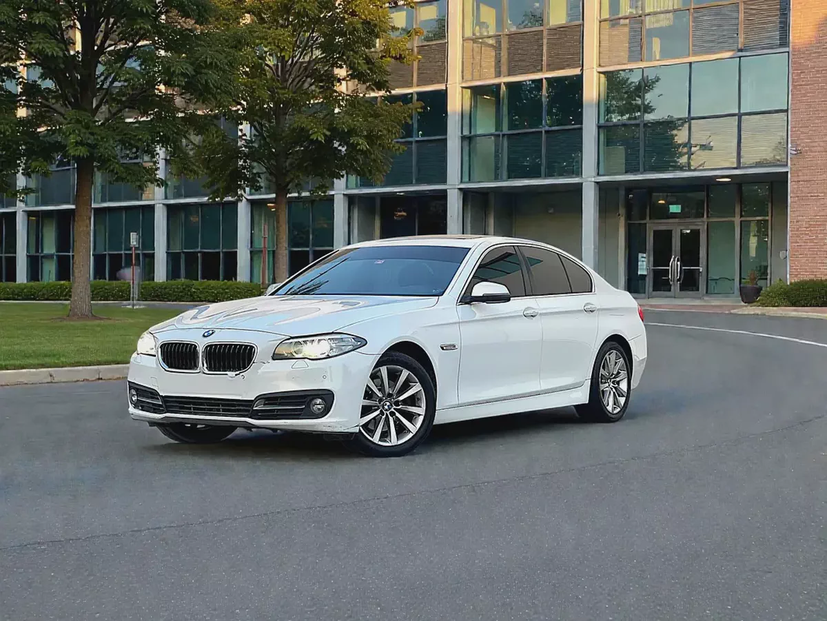 AED 1,800 P.M | BMW 5 SERIES | 520i |EXCLUSIVE | 2015 GCC | ORIGINAL PAINT