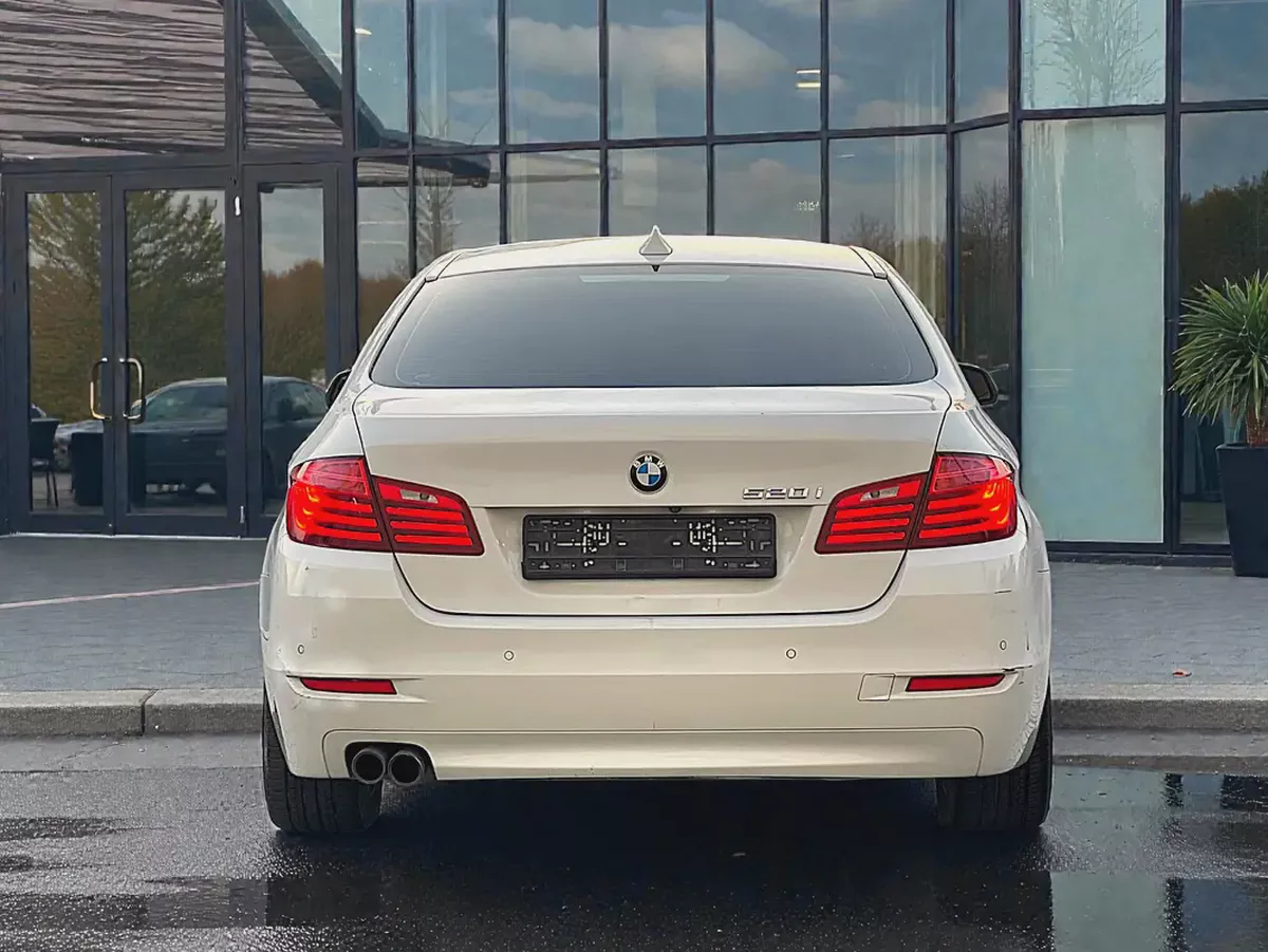 AED 1,800 P.M | BMW 5 SERIES | 520i |EXCLUSIVE | 2015 GCC | ORIGINAL PAINT-5-5