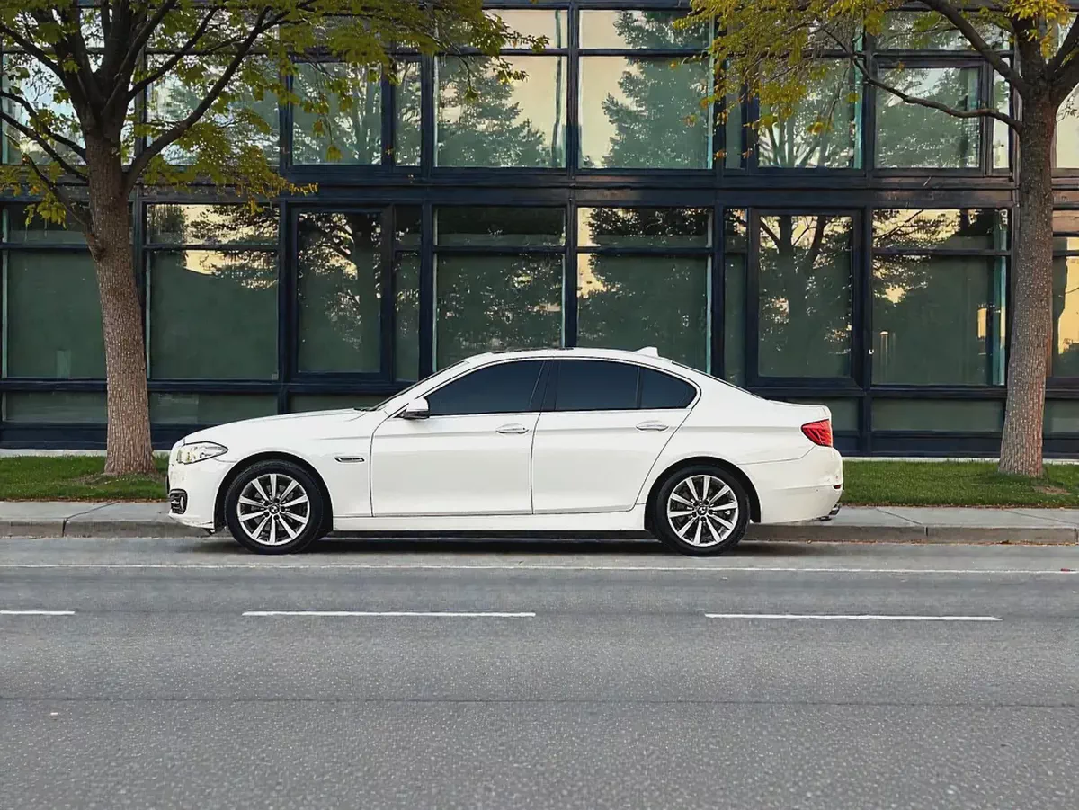 AED 1,800 P.M | BMW 5 SERIES | 520i |EXCLUSIVE | 2015 GCC | ORIGINAL PAINT-7-7