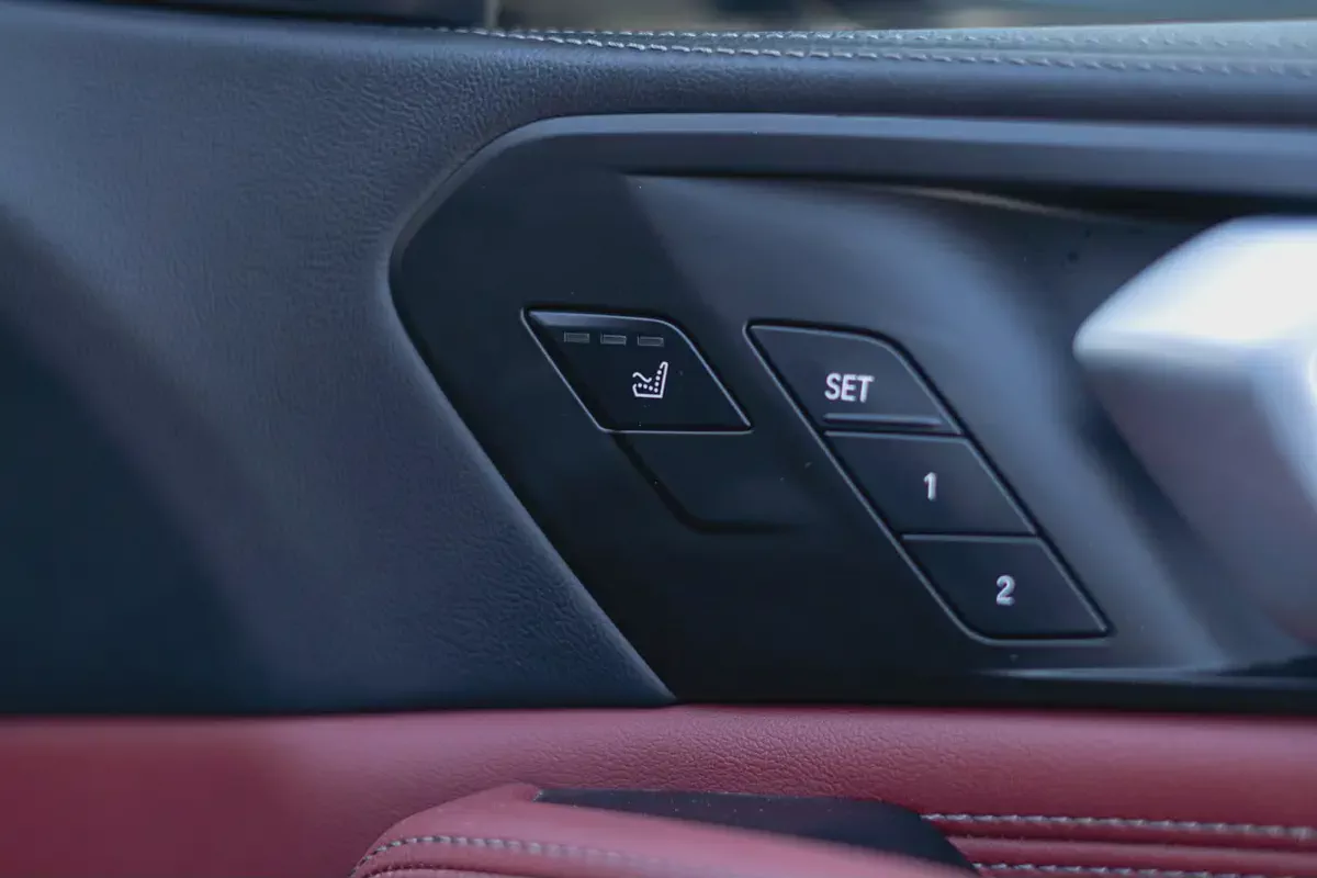 2025 BMW X6 M60i xDrive GCC Specs-12-12