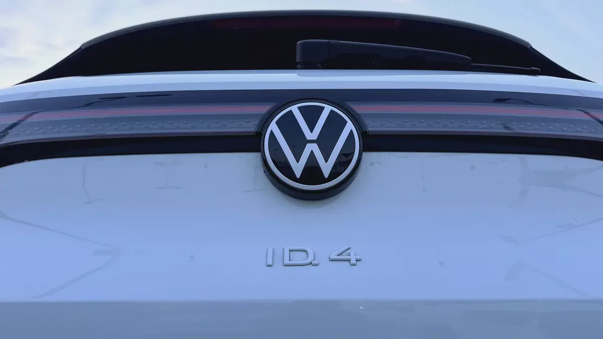 2023 Volkswagen ID.4 Pro - American Specs - Excellent Condition-5-5