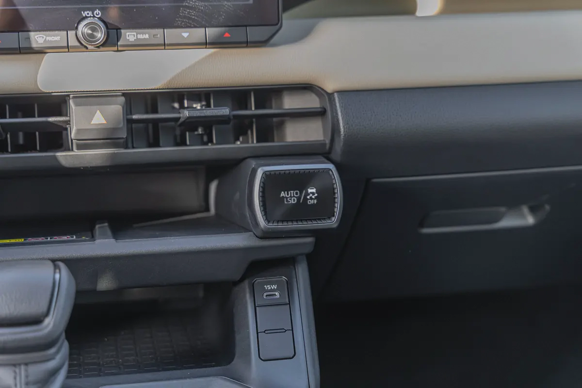 Toyota RAV4 LE | GCC Specs | V4 | FWD | 2.0L | 2026 (EXPORT)-17-17