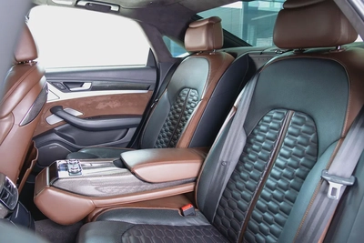 Audi S8-GCC-V8 Twin Turbo-AUDI Exclusive Interior Trim-22 Inch Rims-Very Well Maintained-12