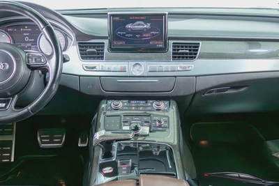 Audi S8-GCC-V8 Twin Turbo-AUDI Exclusive Interior Trim-22 Inch Rims-Very Well Maintained-16
