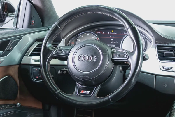 Audi S8-GCC-V8 Twin Turbo-AUDI Exclusive Interior Trim-22 Inch Rims-Very Well Maintained