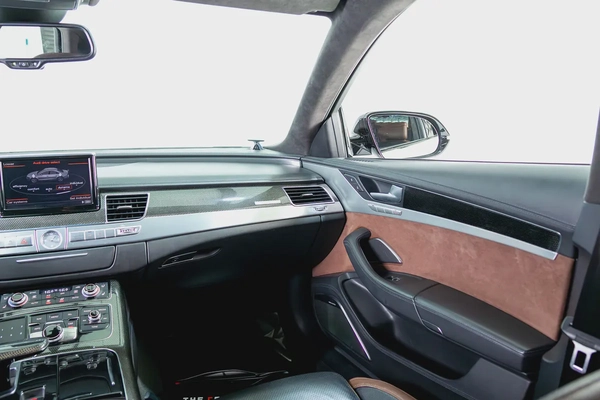 Audi S8-GCC-V8 Twin Turbo-AUDI Exclusive Interior Trim-22 Inch Rims-Very Well Maintained