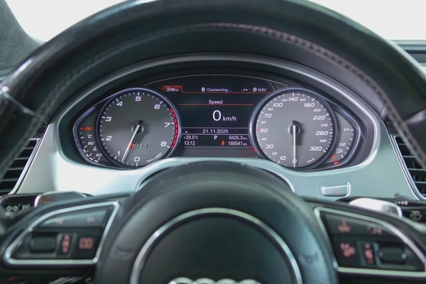 Audi S8-GCC-V8 Twin Turbo-AUDI Exclusive Interior Trim-22 Inch Rims-Very Well Maintained