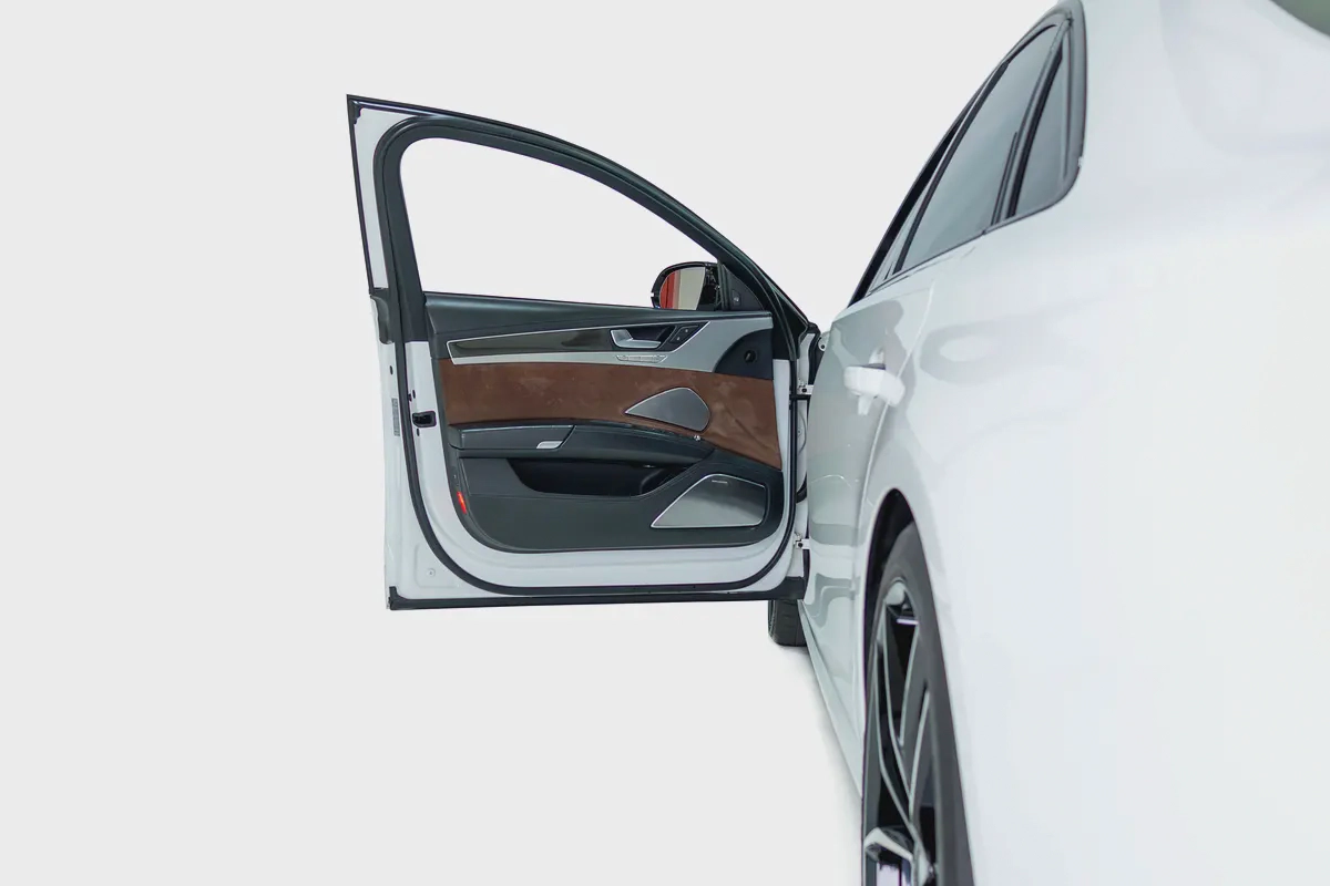 Audi S8-GCC-V8 Twin Turbo-AUDI Exclusive Interior Trim-22 Inch Rims-Very Well Maintained-19-19