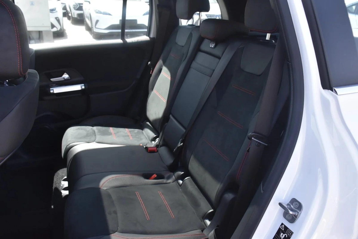 MERCEDES BENZ GLB250 AMG 4MATIC 2025 | WHITE-1-1