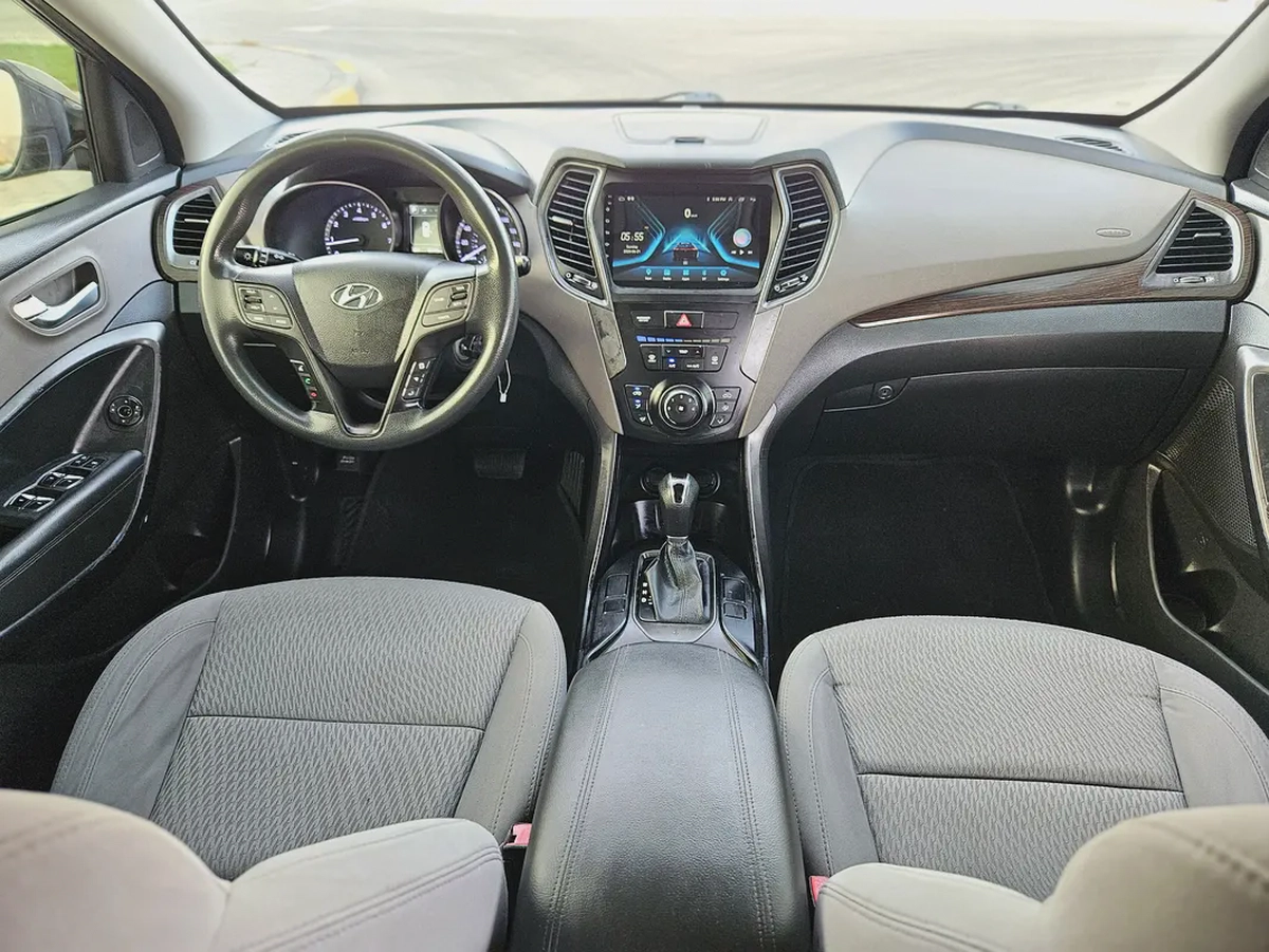 Hyundai Santafe 2018 US Sepc Clean Car 4 Cylinder Premium SUV With Low KM