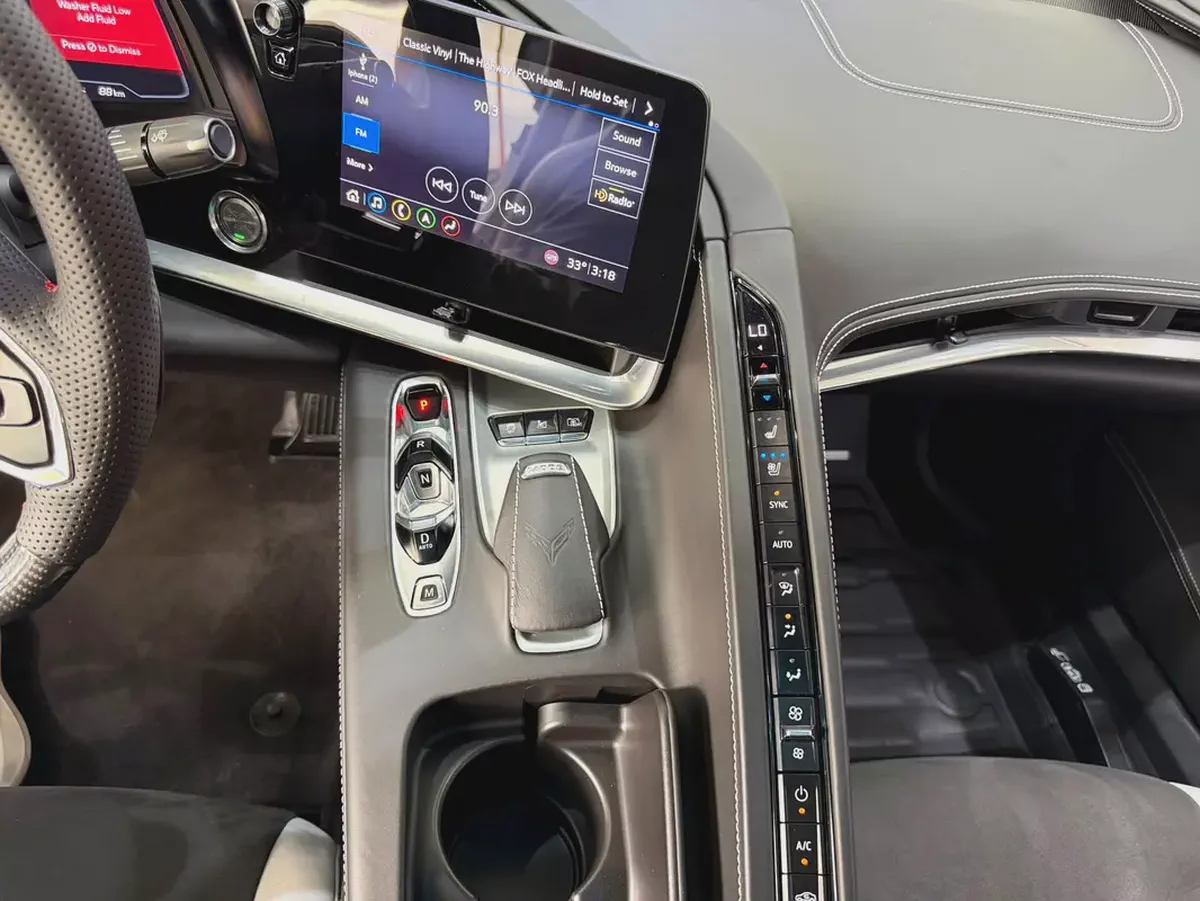 2020 - Chevrolet Corvette Stingray V8 for 235,000.00 AED-15-15