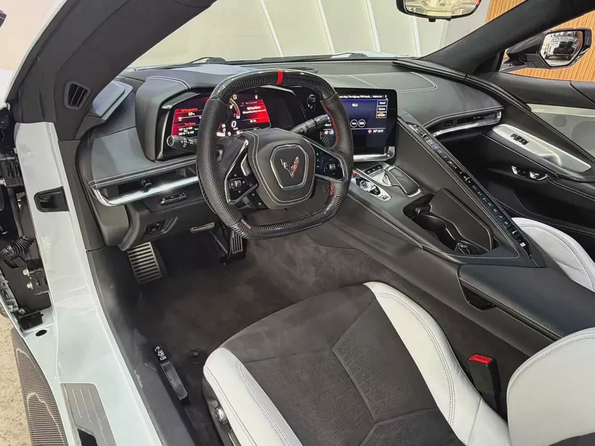 2020 - Chevrolet Corvette Stingray V8 for 235,000.00 AED-8-8