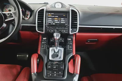 UNDER WARRANTY FROM AL NABODA  PORSCHE  CAYENNE  GTS 2016 | GCC Specs | Well Maintained-11