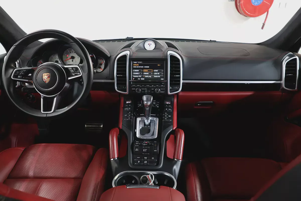 UNDER WARRANTY FROM AL NABODA  PORSCHE  CAYENNE  GTS 2016 | GCC Specs | Well Maintained-9-9