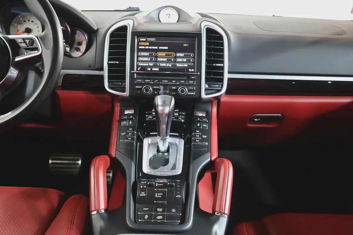 UNDER WARRANTY FROM AL NABODA  PORSCHE  CAYENNE  GTS 2016 | GCC Specs | Well Maintained-11-11