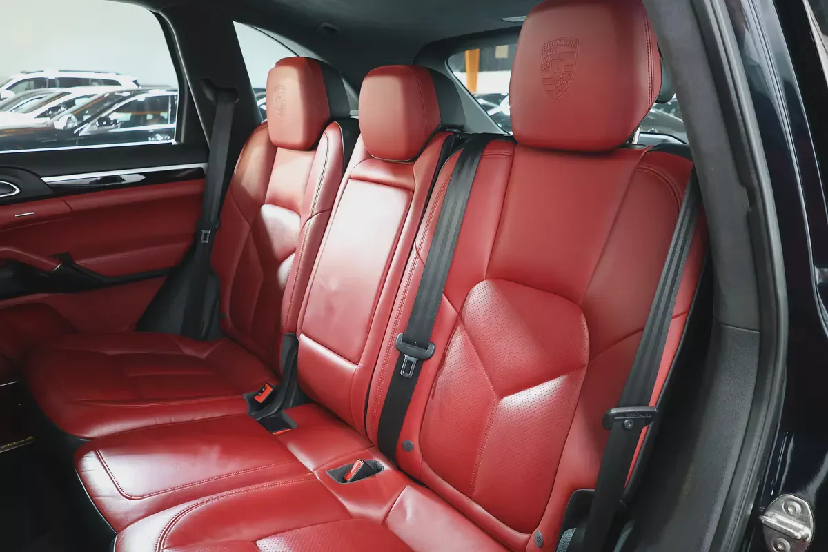 UNDER WARRANTY FROM AL NABODA  PORSCHE  CAYENNE  GTS 2016 | GCC Specs | Well Maintained-13-13